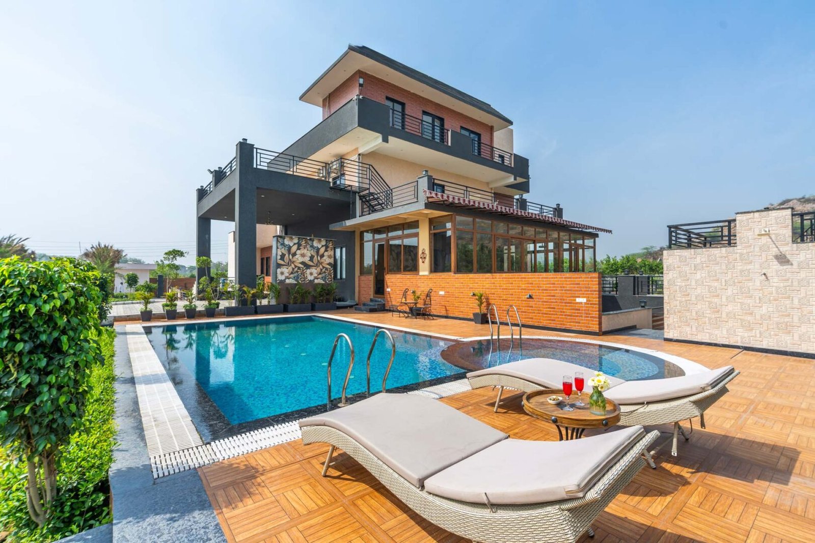 Luxury Farmhouse in Gurugram